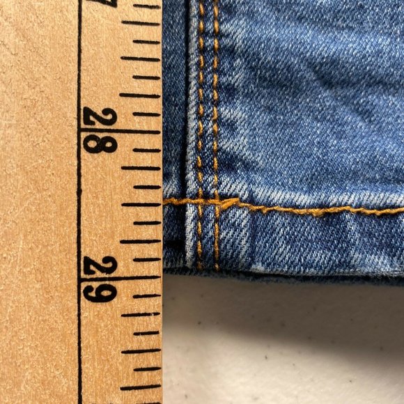 Ashley Mason Women's Size 9 Distressed Skinny - Picture 9 of 9